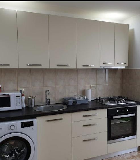 INCHIRIEZ APARTAMENT 2 CAMERE,ETAJ 3 SCOALA DE INOT