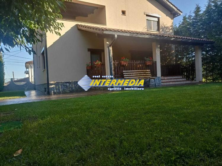 Casa de vanzare Alba Iulia CETATE cu 4 dormitoare si living finisata complet