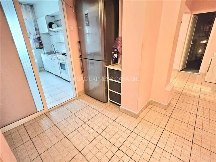 Apartament 3 camere, etaj 1,  Pacurari Petru Poni - 11