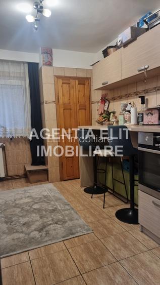 Apartament 3 camere, zona Scolii nr. 13 - 7