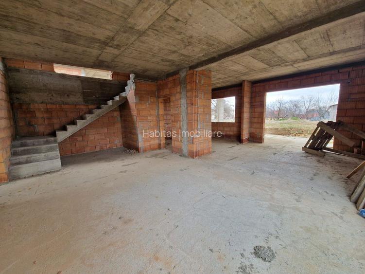 Casa individuala (semicolectiva) 172 mp utili, teren 765 mp Feleacu - 15