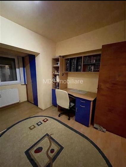 Decomandat cu 2 bai la etajul 1 aproape de Mall - 3