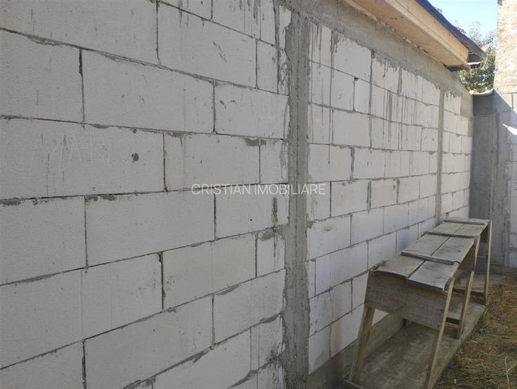 Casa 4 camere, teren 2100 mp, deschidere 18 m, Unirea - 2