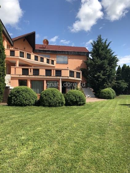 Casa - vila cu teren de tenis și grădina și panorama oraș  - 4