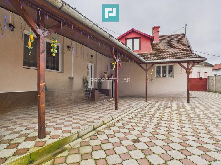 Două case, curte mare, lângă Castelul Corvinilor - 30