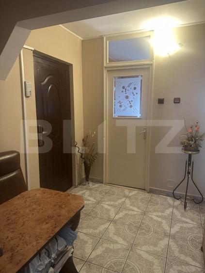 Apartament de vanzare, cu 3 camere, 57 mp, zona Micro 17