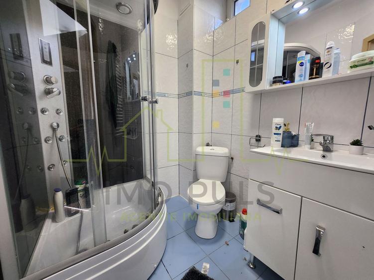 3 Camere. 2 Bai. Apartament pe 2 nivele. Pretabil investitie.