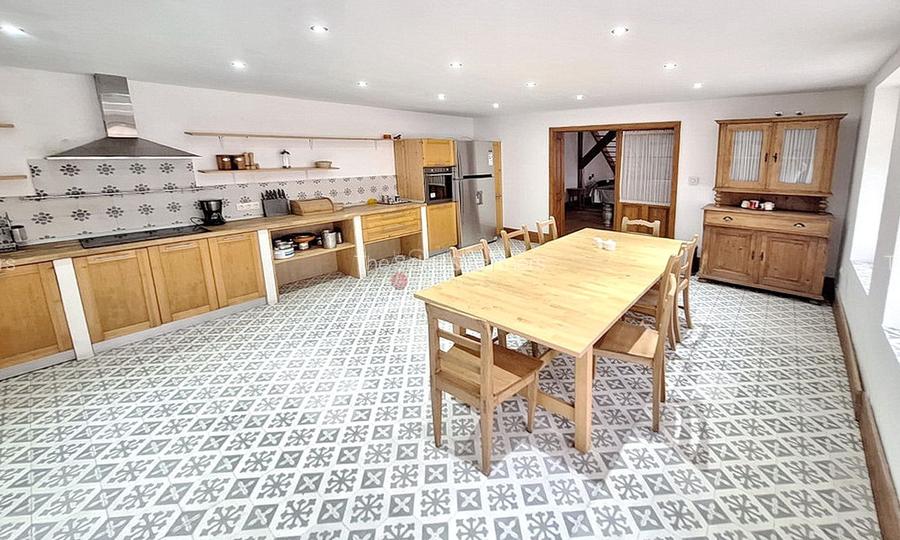 Casa saseasca cu teren generos - 18