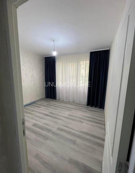 Etaj 2 - Alexandru - Bulevard -  3 camere decomandat - geam la baie - renovat - 8