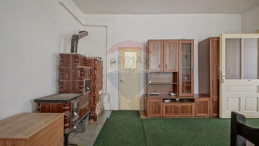 Casă de vânzare în centrul localității Prejmer, teren 5.055 mp! - 9