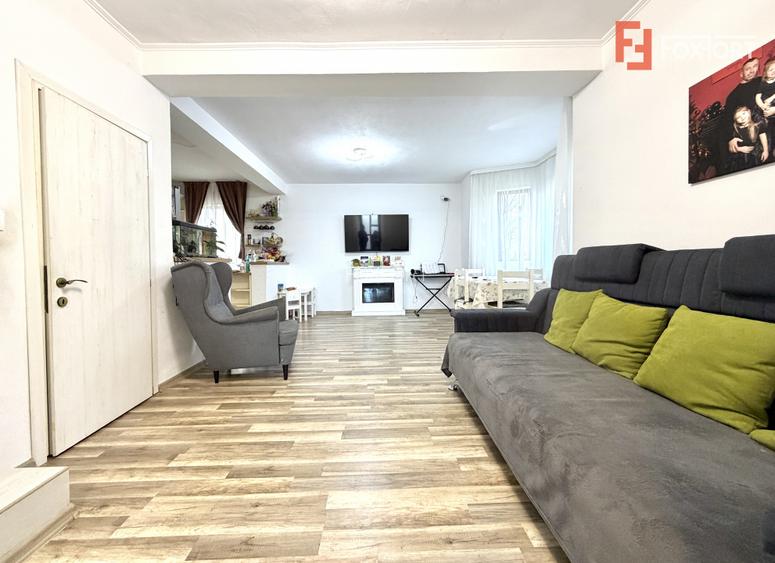 COMISION 0% Duplex despartit prin garaj, 5 camere, teren 660 mp in Sanandrei - 2