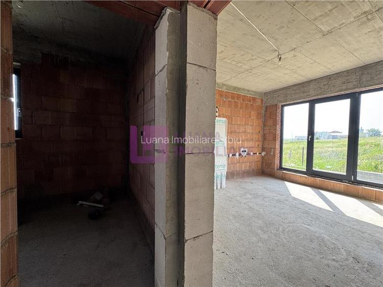 Casa Calea Cisnadiei | NOUA | pe un singur nivel | front dublu - 15