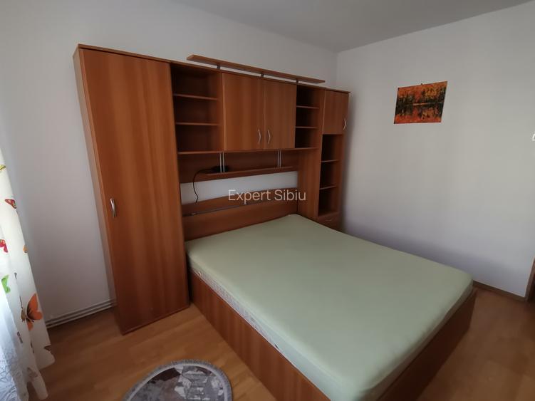INCHIRIEZ  apartament  2  camere,renovat,zona Centrala - 5