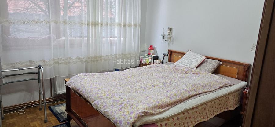 Apartament de vânzare – Piața Abator, etaj 1, decomandat - 3