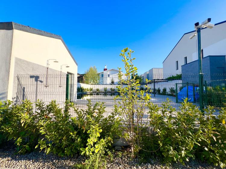 SUPERB / PARTIAL MOBILAT / GRADINA - 52