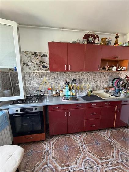 Metrou 1 Decembrie - Apartament 4 camere ~ 2 bai - 12