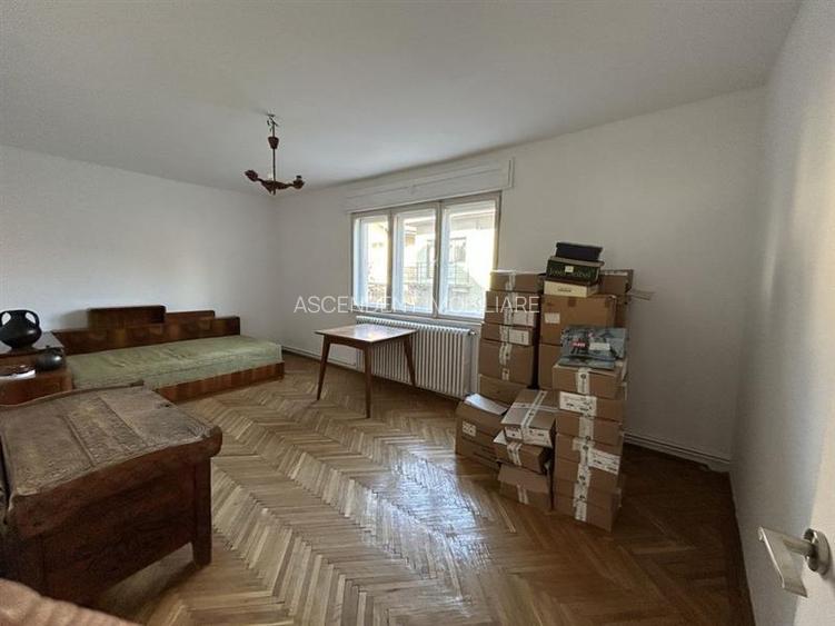 Nivel in  vila, 4 camere, cu garaj, curte proprie, Central, Brasov - 10