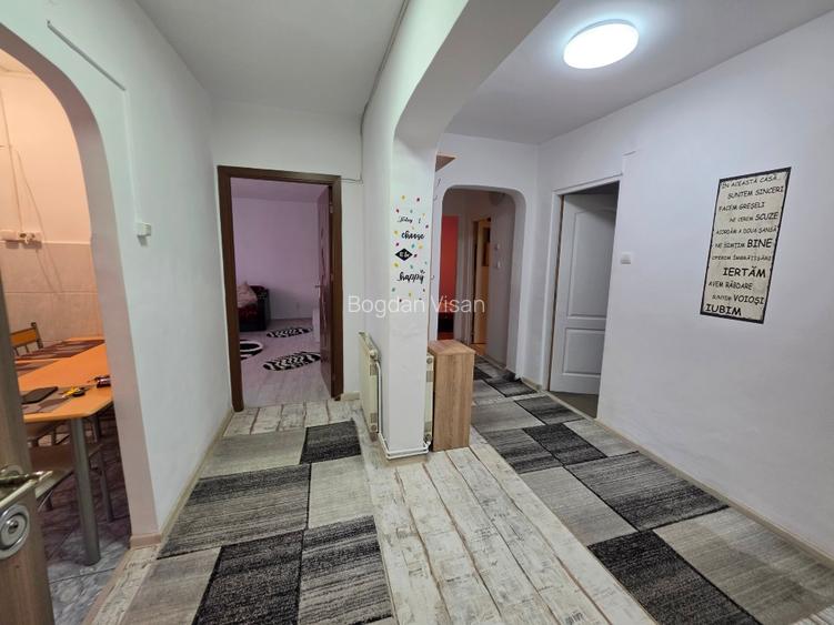 Apartament 4 camere, decomandat, liber!  - 2