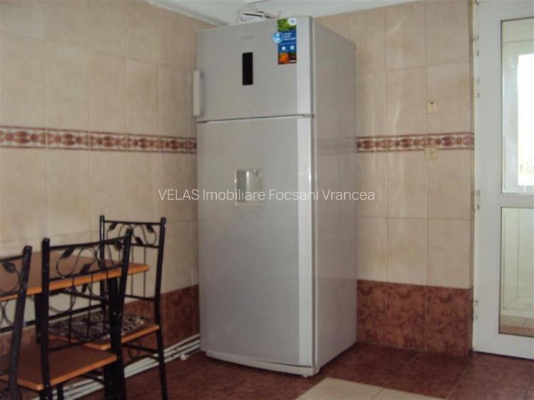 Inchiriez apartament 4 camere, et 2, semimobilat, zona Teatru - 11