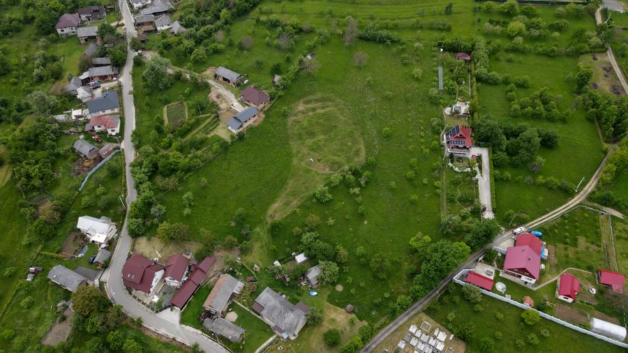 De vânzare – Teren intravilan + extravilan, 8.318 mp  Localitatea Rus, Maramures