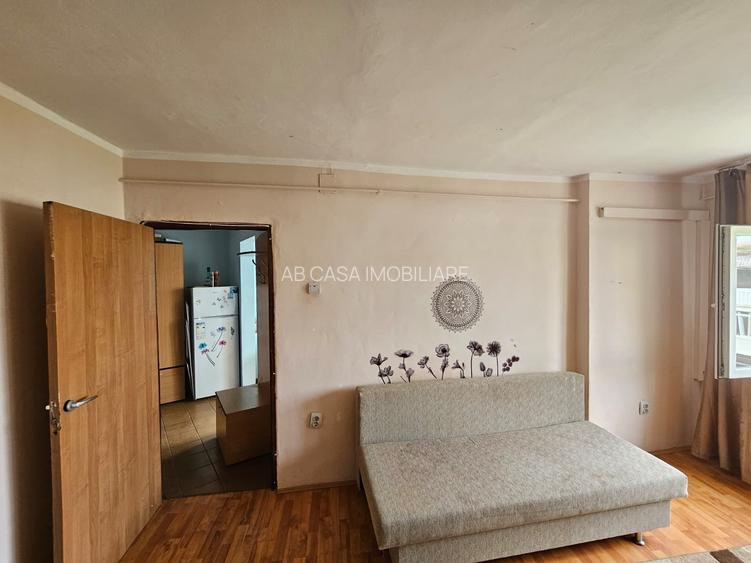 Ap. deosebit, 1 cameră, 31 mp, et. 4 din 5, decomandat, termoizolat,  Soarelui - 15