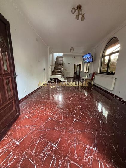 Vila de închiriat | Vitan | 7 Camere | Centrala | Curte Proprie - 2