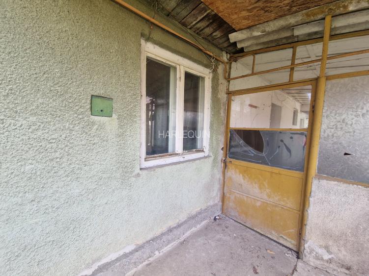 in frumoasa zona RONAT-la vanzare teren cu casa pentru renovare sau demolare - 4