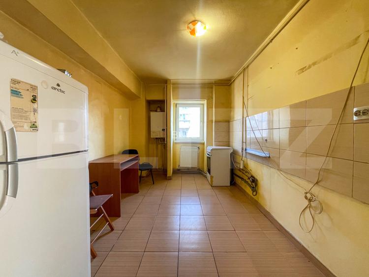Apartament de 3 camere decomandat, 75 mp, 2 băi, 2 balcoane, etaj intermediar. - 14