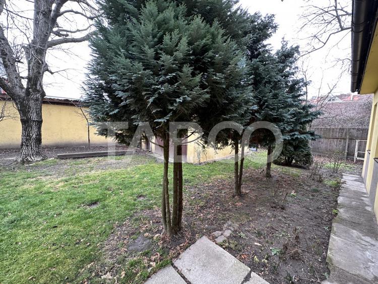 Casa 2 corpuri P+M si P+1 spatiu comercial 70 mpu la strada 2 garaje