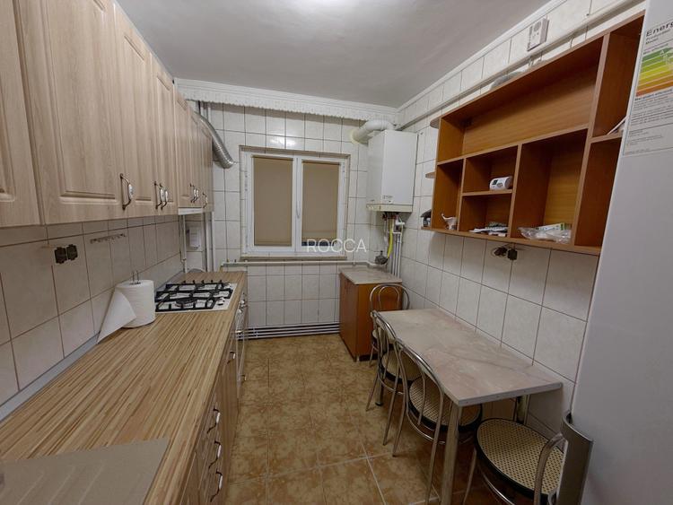 Apartament de 2 camere decomandat , spatios si cu centrala proprie- zona Dristor - 5