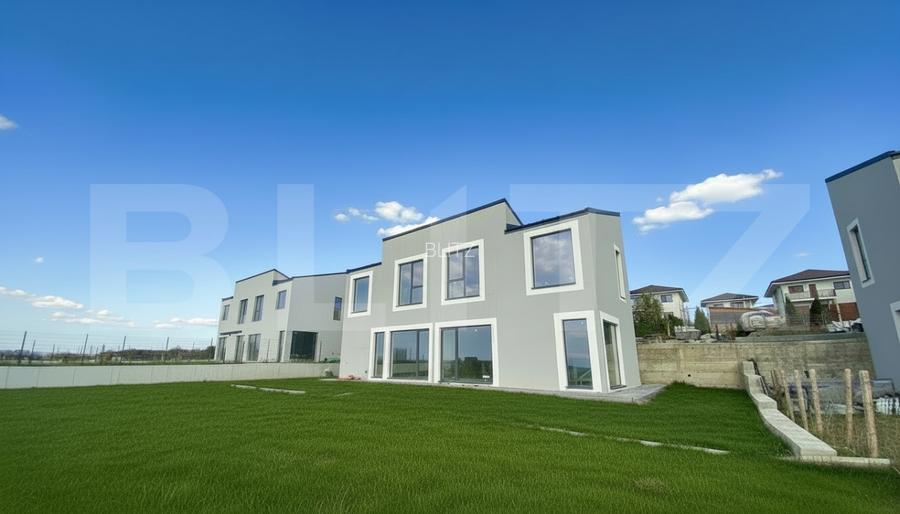 Casa pe calcan cu priveliste deschisa si compartimentare deosebita. - 15