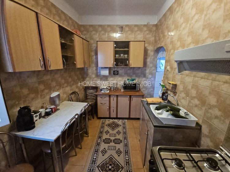 Casa cu 2 apartamente 3 cam | 140 mp | 3 Boxe +17mp | pod +45 mp | Decebal - 37