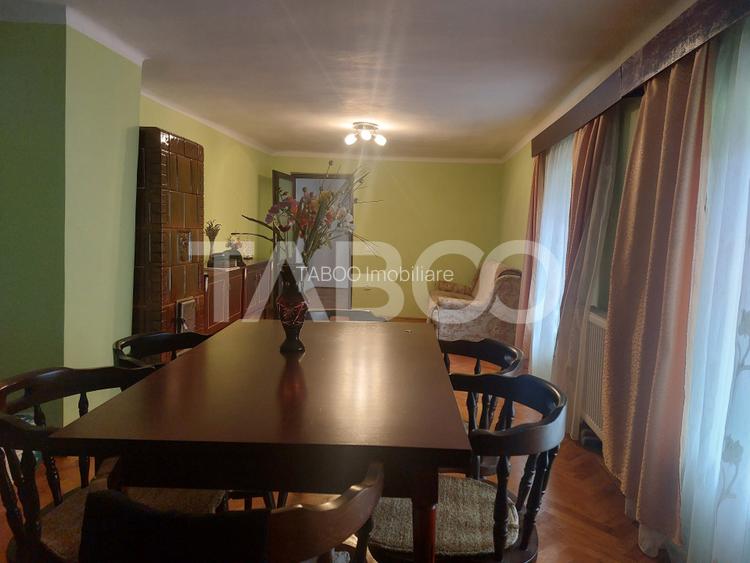 Casa in zona centrala 5 camere 2 bucatarii 3 bai curte comuna Cisnadie - 6