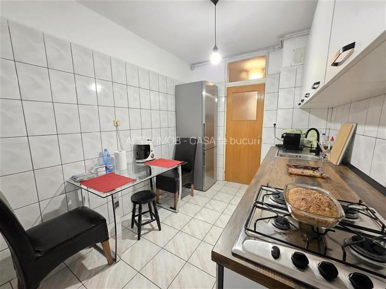 4 camere - centrala termica  -  parcare - Crangasi - 10