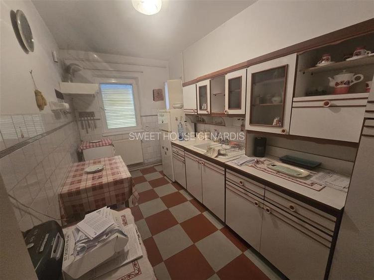 Apartament cu trei camere in zona centrala - 3