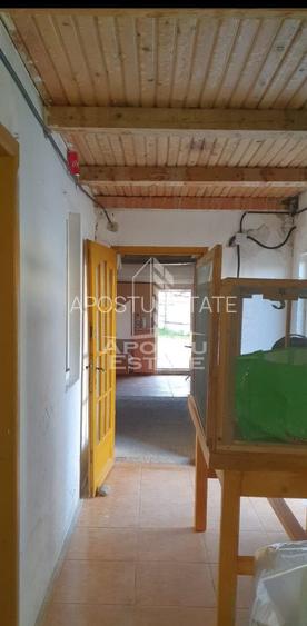 Casa demolabila cu teren generos 394mp, toate utilitatile, Ronat - 2