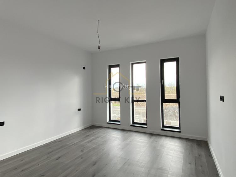 Case parter 4 cam langa padure, la cheie in Teghes! - 9