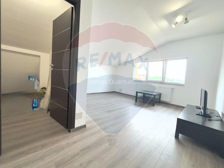 Apartament cu 3 camere de vânzare - 11