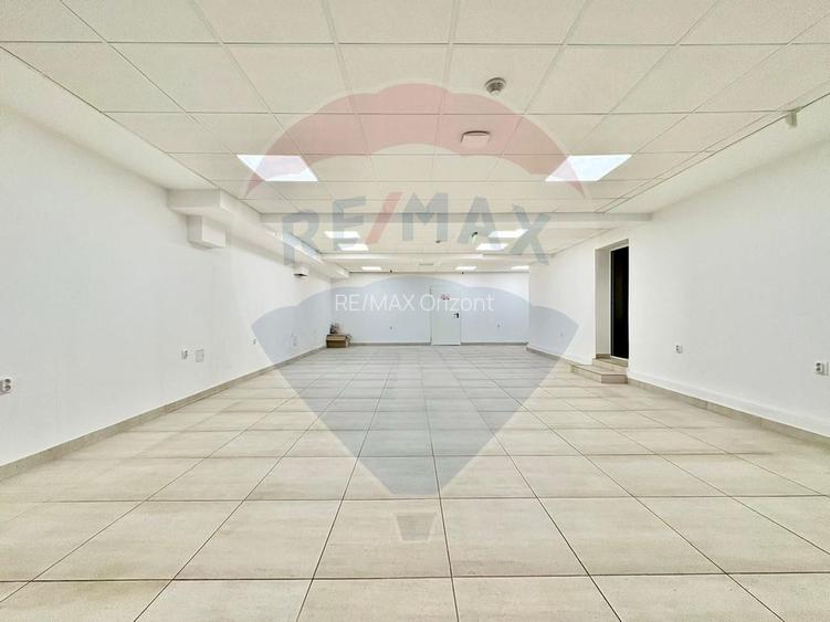 Spațiu comercial, acces stradal, vitrina | zona de blocuri Tractorul - 12