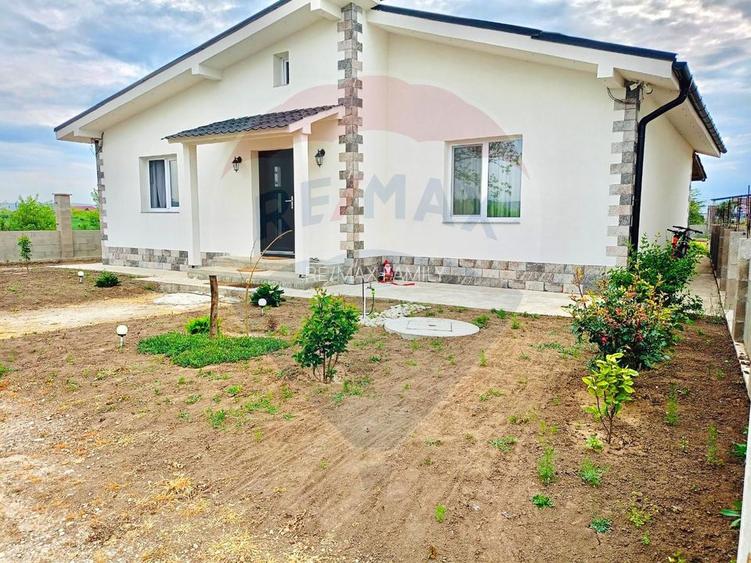 Casă / Vilă cu 4 camere de vânzare - 2