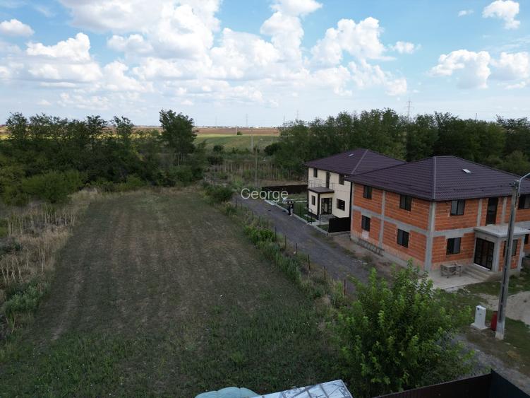 Teren intravilan 650 mp, utilități  - 8