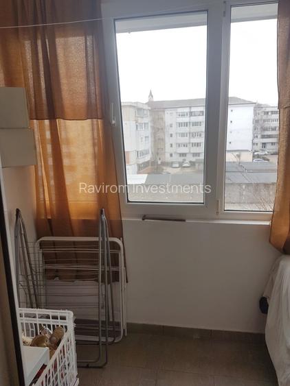 Apartament doua camere semidecomandat, etaj trei renovat bucatarie mare, mobilat - 12