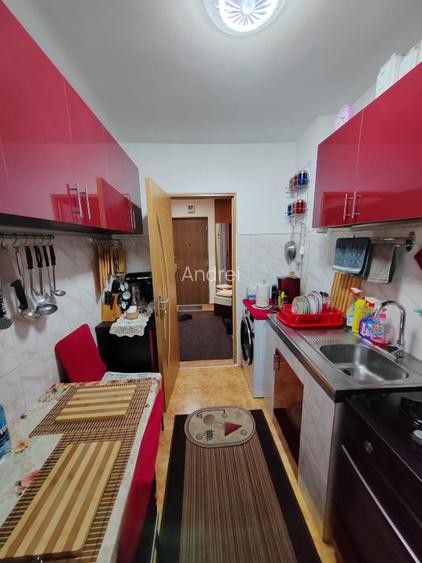 Vând apartament cu 2 camere + boxa inclusa in CF - 8