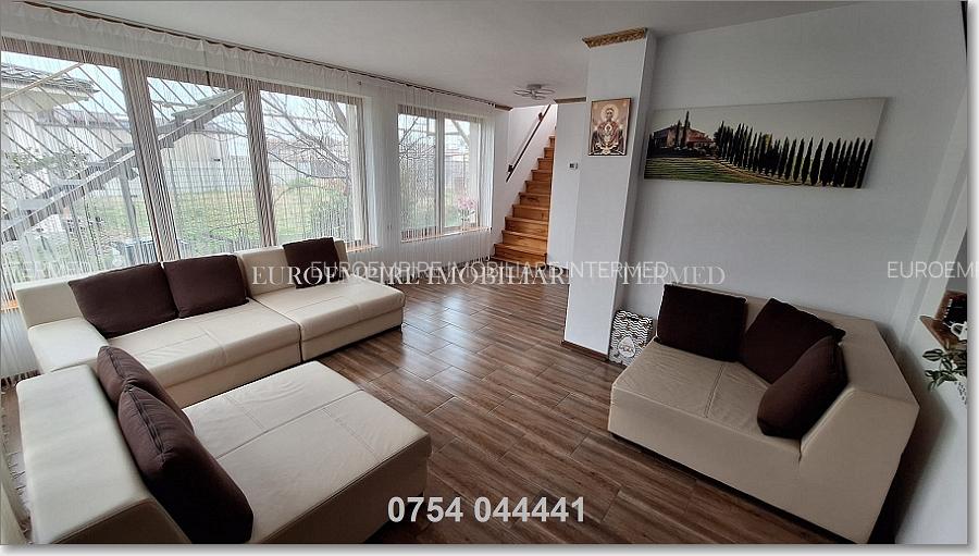 Vila+casa de vanzare zona Km 5 - 10