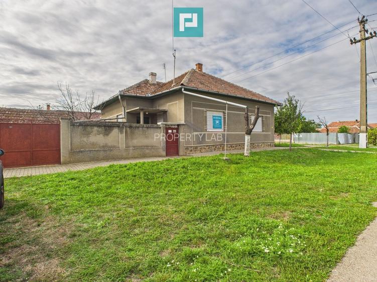 Casă cu teren generos, zonă centrală, Curtici - 21