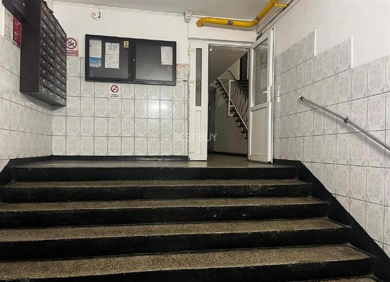 ISPIRESCU, MALCOCI, 69 MP DECOMANDAT, O BAIE, 2 BALCOANE, BLOC 1979 - 12