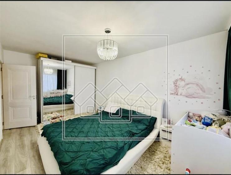 Ap cu 2 camere si balcon, 50 mp, balcon, zona Vasile Aaron