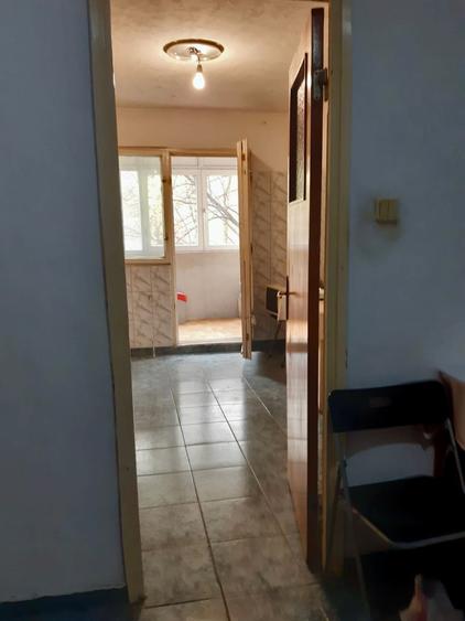 Vanzare apartament 4 patru camere semidecomandat