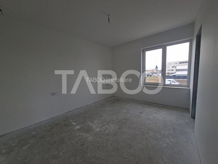 Casa tip duplex de vanzare cu acces auto curte terasa Selimbar - 10