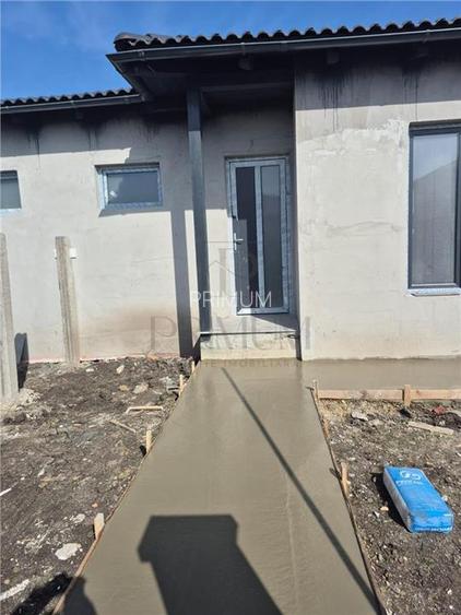 Duplex pe parter - 2 dormitoare - 2 bai - posibilitate alegere finisaje - zona e - 4